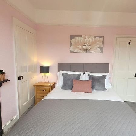 Hartoft St - 2 Bed Near River York Bagian luar foto