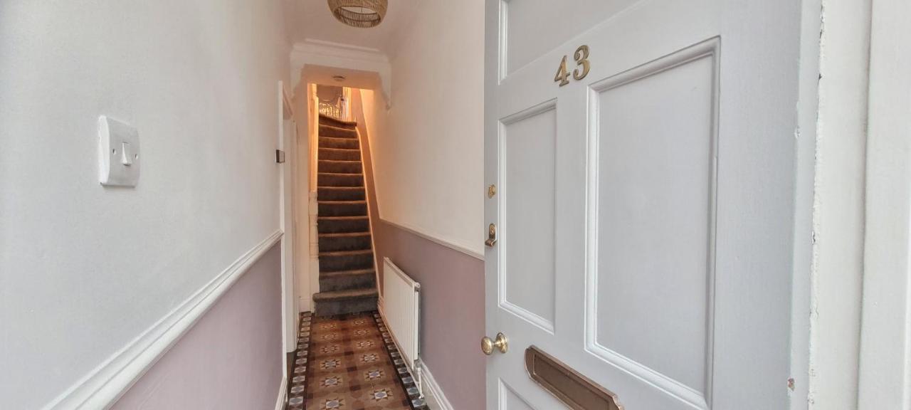 Hartoft St - 2 Bed Near River York Bagian luar foto
