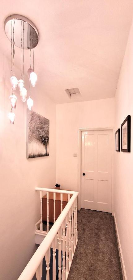 Hartoft St - 2 Bed Near River York Bagian luar foto