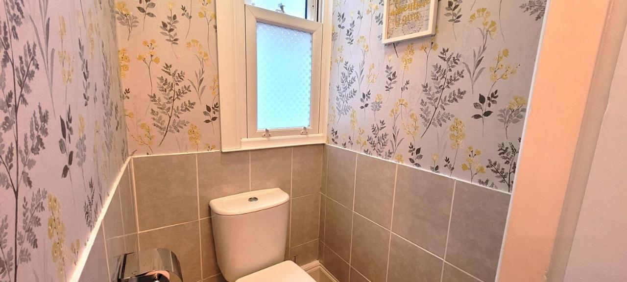 Hartoft St - 2 Bed Near River York Bagian luar foto