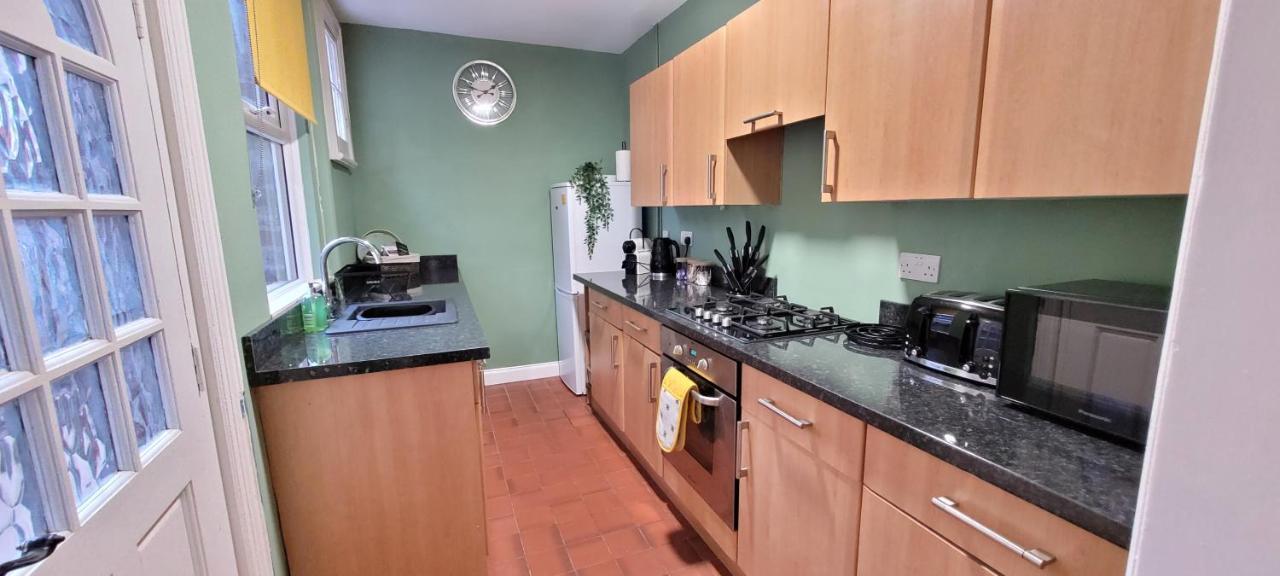 Hartoft St - 2 Bed Near River York Bagian luar foto