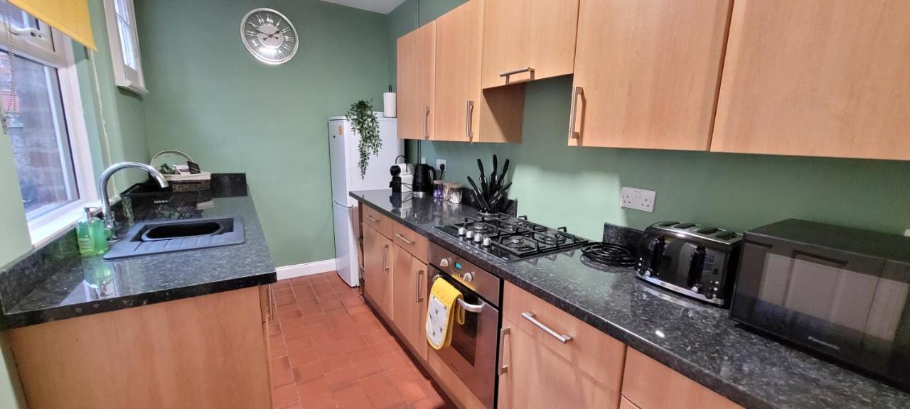 Hartoft St - 2 Bed Near River York Bagian luar foto