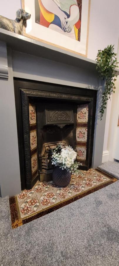 Hartoft St - 2 Bed Near River York Bagian luar foto