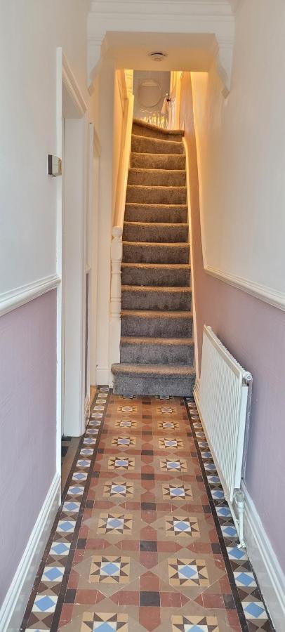 Hartoft St - 2 Bed Near River York Bagian luar foto