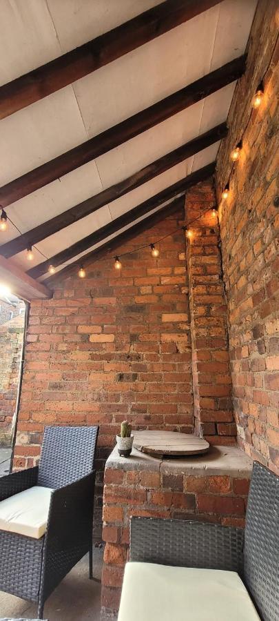 Hartoft St - 2 Bed Near River York Bagian luar foto
