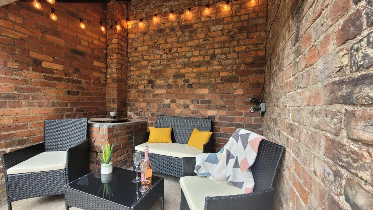 Hartoft St - 2 Bed Near River York Bagian luar foto