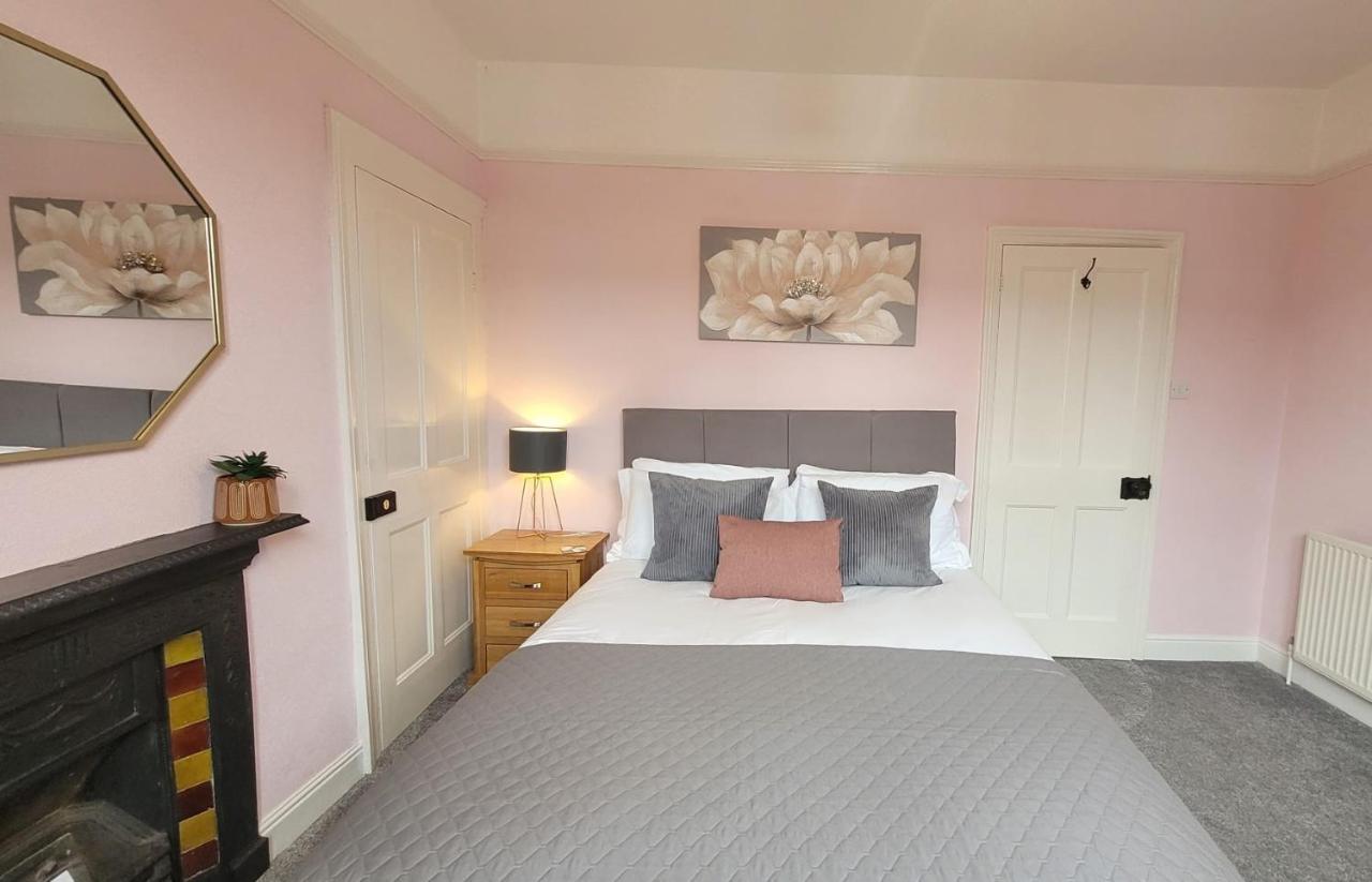 Hartoft St - 2 Bed Near River York Bagian luar foto