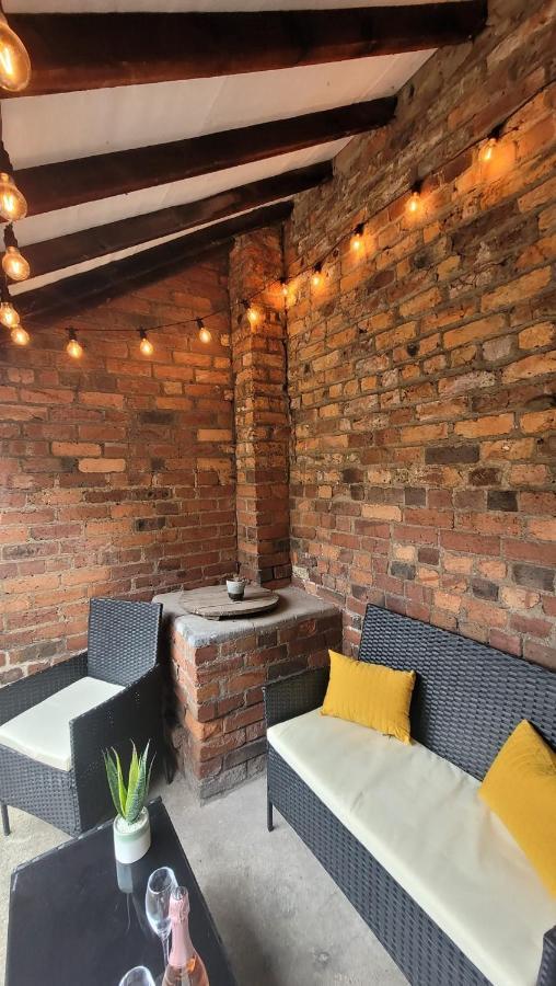 Hartoft St - 2 Bed Near River York Bagian luar foto